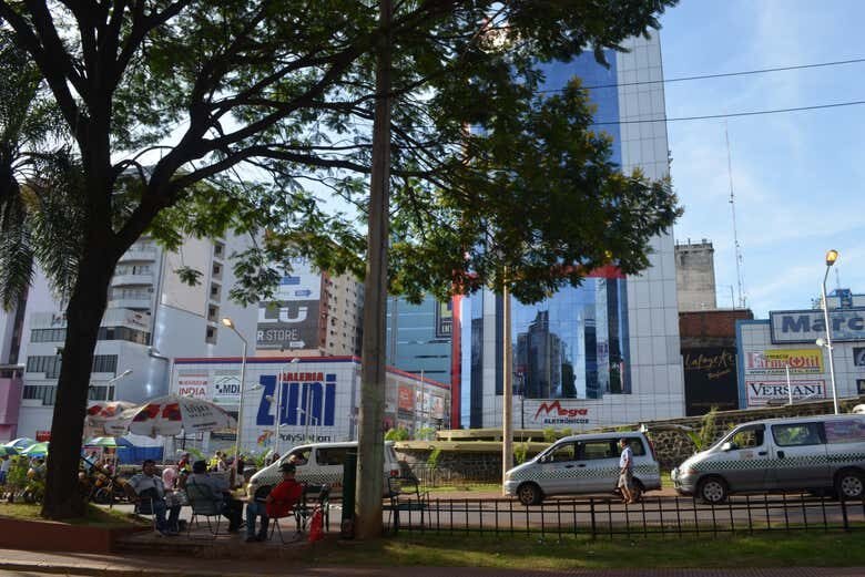 Tour de Compras no Paraguai: Descubra Ciudad del Este e seus Encantos Locais!