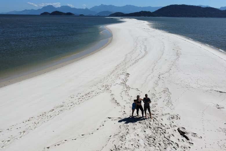 Avistamento de Golfinhos na Ilha de Marambaia!