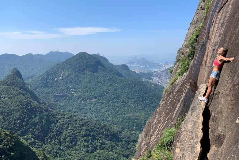 Trilha e Escalada na Pedra da Gávea com Vistas Incríveis do Rio!