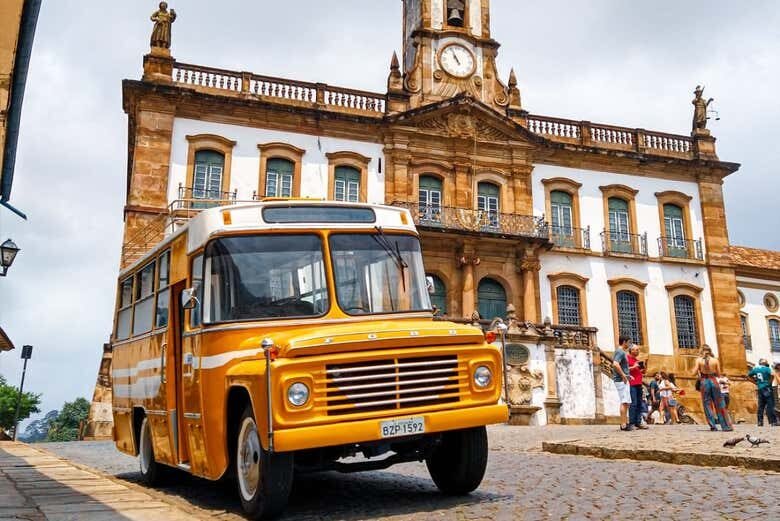 Tour de Jardineira por Ouro Preto: Explore a Cidade Histórica de Forma Inesquecível!