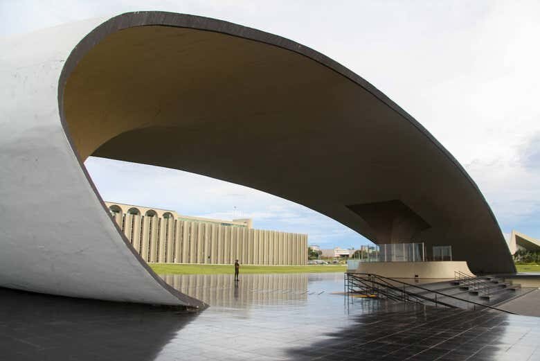 Explore os Monumentos Impressionantes de Brasília em um Tour Panorâmico!