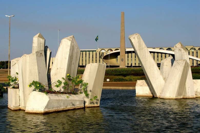 Explore os Monumentos Impressionantes de Brasília em um Tour Panorâmico!