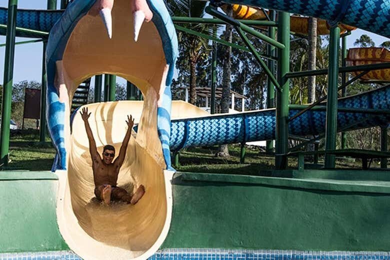 Excursão ao Parque Aquático Aldeia das Águas: Diversão Aquática Garantida no Rio de Janeiro!