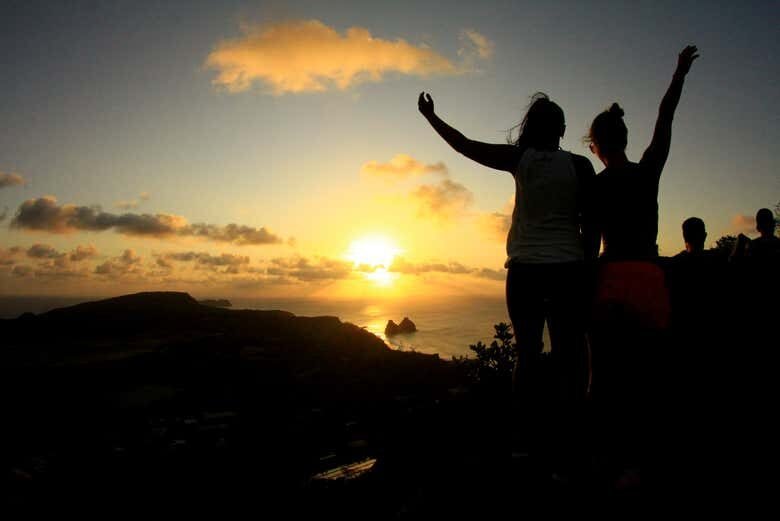Descubra as Paisagens Deslumbrantes de Fernando de Noronha: Trilha do Piquinho!