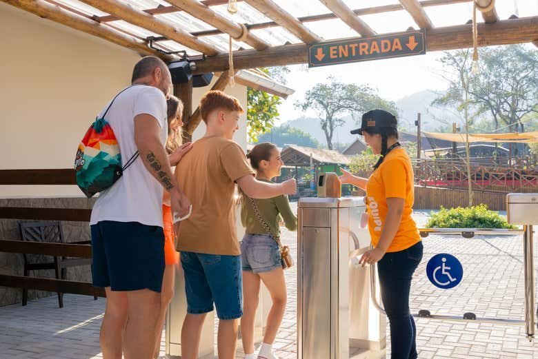 Ingresso para o Parque Spitz Pomer: Diversão e Aventura em Pomerode!