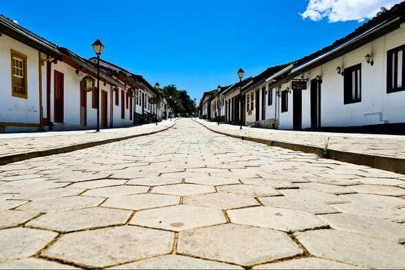 Excursão Privada a Pirenópolis e Cachoeira do Salto do Corumbá: Cultura e Natureza ao Seu Alcance!