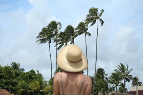 Excursão à Praia de São José da Coroa Grande: Paraíso e Aventura na Costa Brasileira!