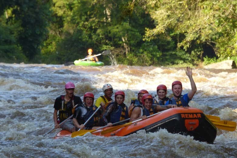 Aventure-se nas Águas do Rio Turvo: Rafting em Família no Meio da Natureza!