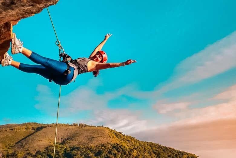 Aventura emocionante: Rapel e Trilha dos Mirantes em São Sebastião!