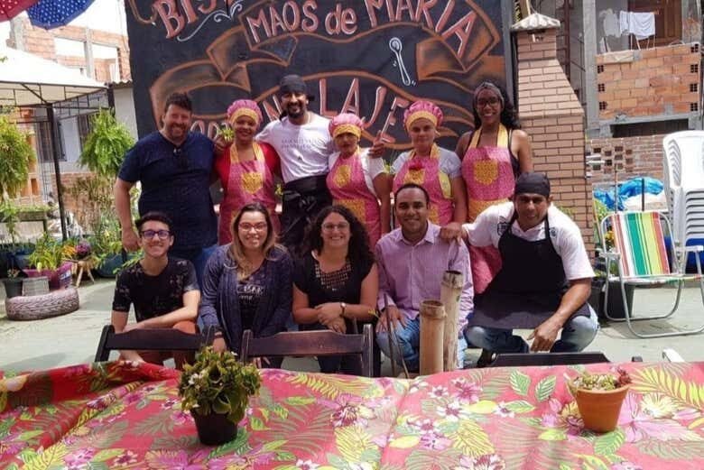 Experiência Autêntica em São Paulo: Feijoada e Cultura em Paraisópolis!