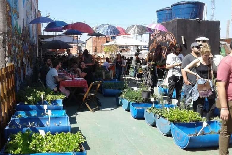 Experiência Autêntica em São Paulo: Feijoada e Cultura em Paraisópolis!