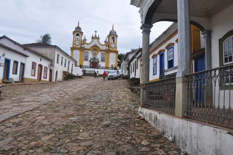 Explore os Encantos Históricos de Congonhas e Tiradentes com Saída de Ouro Preto!