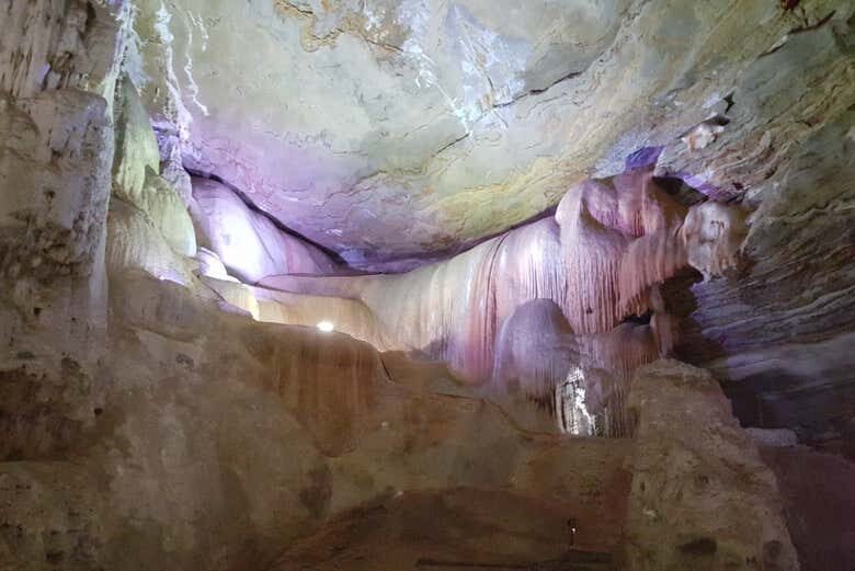 Desbrave a Gruta do Maquiné e Descubra Cordisburgo - Uma Aventura Inesquecível!