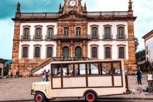 Tour de Jardineira por Ouro Preto: Explore a Cidade Histórica de Forma Inesquecível!