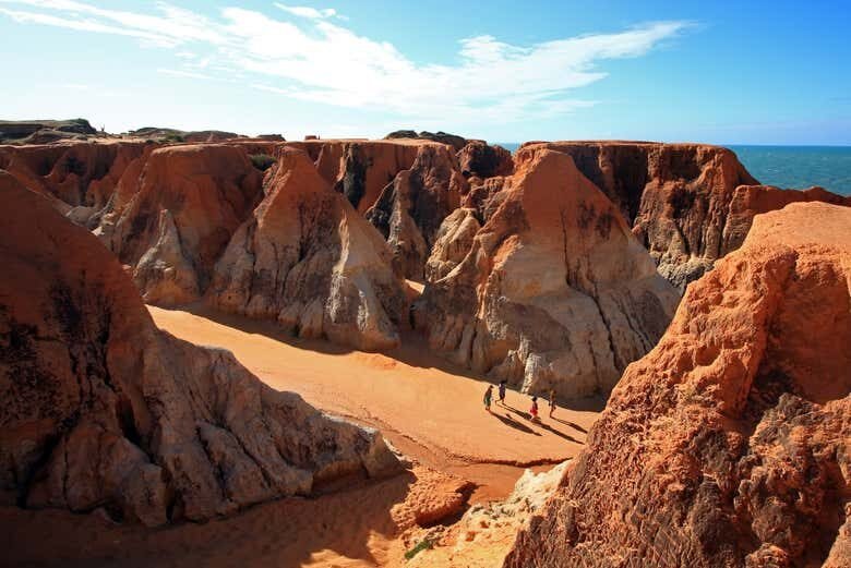 Morro Branco & Praia das Fontes: Dunas, Falésias e Aventura no Ceará!