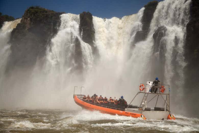 Cataratas do Iguaçu — Lado Argentino: Um espetáculo da natureza saindo de Foz do Iguaçu!