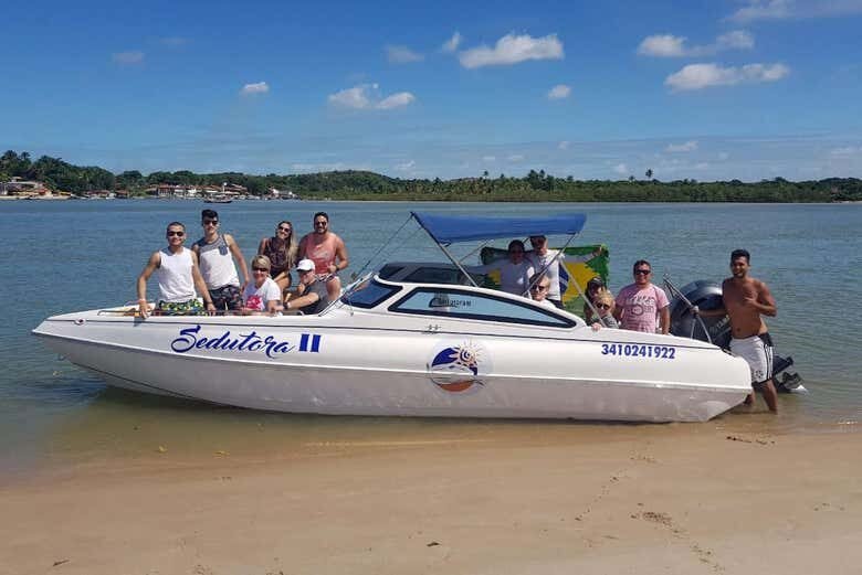 Tour de Lancha pelo Arquipélago de Cairu: Aventuras nas Piscinas Naturais e Praias Paradisíacas!