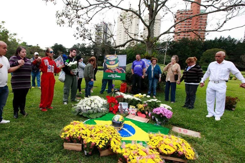 Tour Privado do Ayrton Senna em São Paulo: Vivencie a História do Ícone da Fórmula 1!