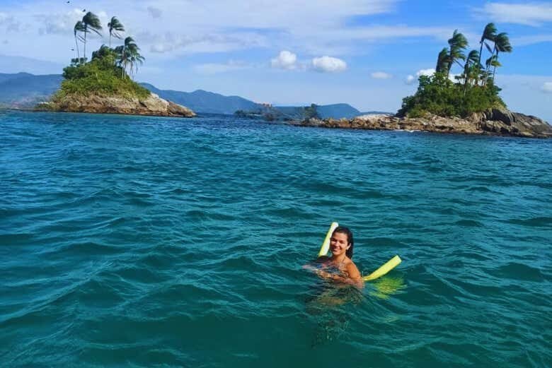Ilhas Paradisíacas de Angra dos Reis de Lancha saindo da Vila do Abraão!