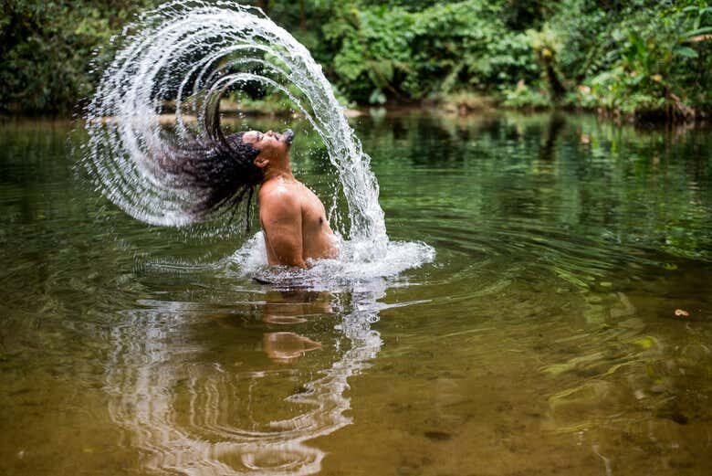 Trilha até a Cachoeira do Guaratuba: Aventure-se na Natureza Selvagem!