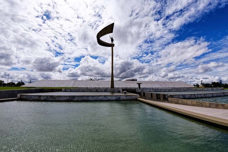 Explore os Monumentos Impressionantes de Brasília em um Tour Panorâmico!