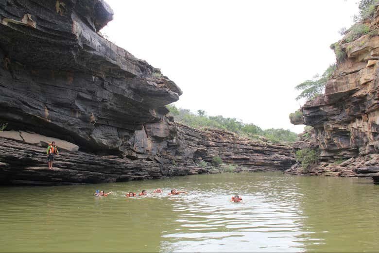Excursão à Pedra do Castelo e Cânion do Rio Poti: Uma Viagem pela História e Natureza!