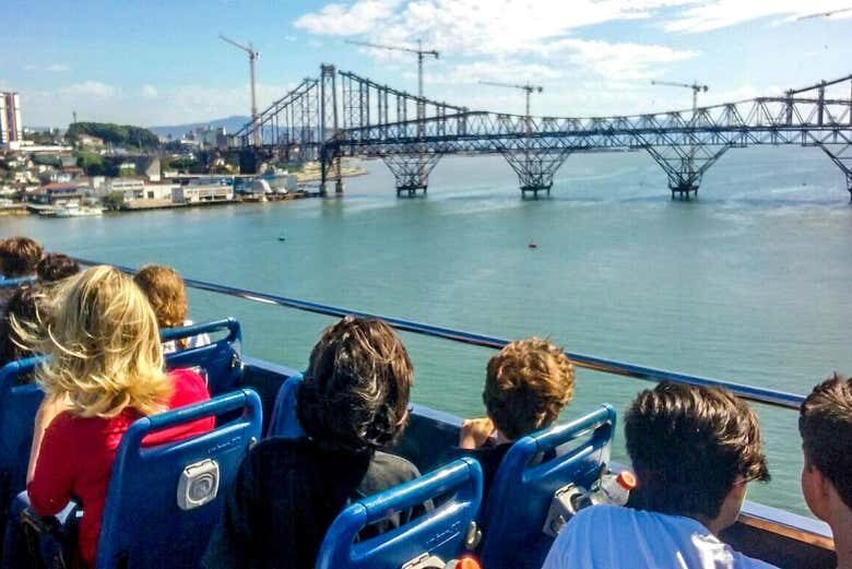 Tour Completo de Ônibus Turístico em Florianópolis com Teto Aberto!