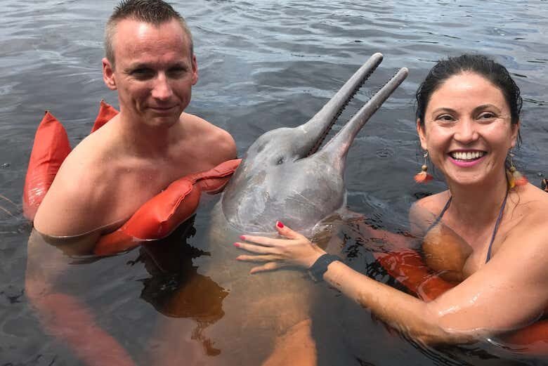 Aventura no Amazonas: Tour Inesquecível pelo Rio Negro com Tribos e Botos-Cor-de-Rosa!