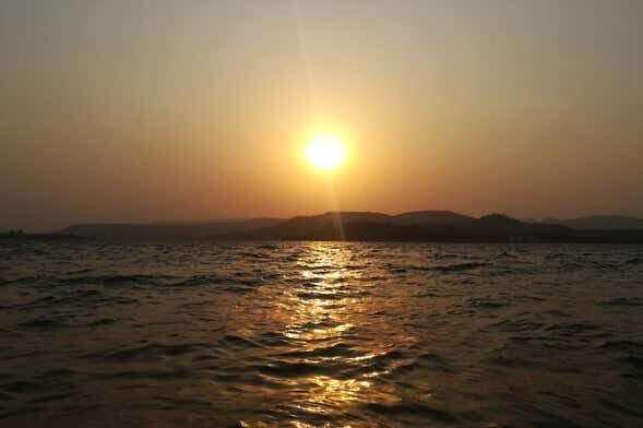 Descubra as Ilhas do Lado Norte de Ubatuba com um Passeio de Lancha!