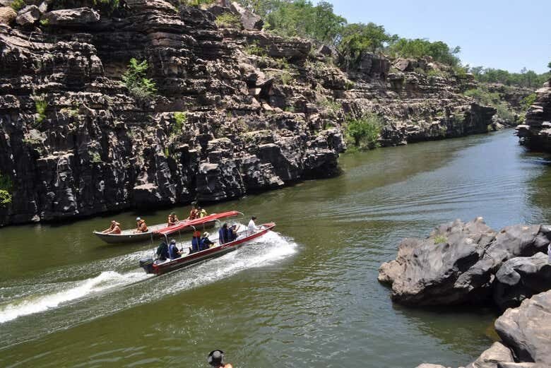 Excursão à Pedra do Castelo e Cânion do Rio Poti: Uma Viagem pela História e Natureza!