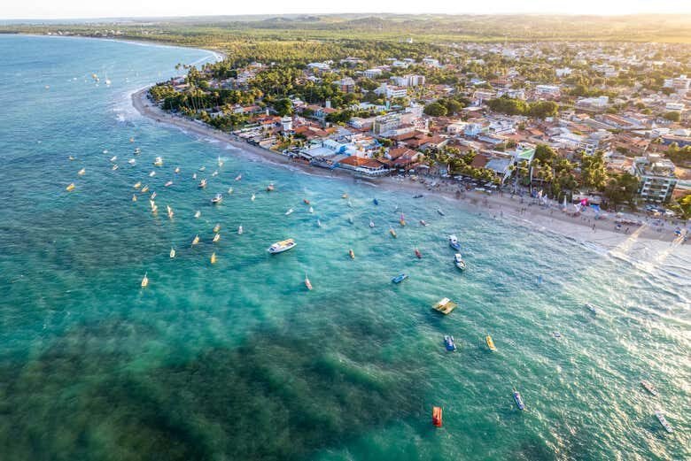Voe alto e descubra as maravilhas de Porto de Galinhas do céu!