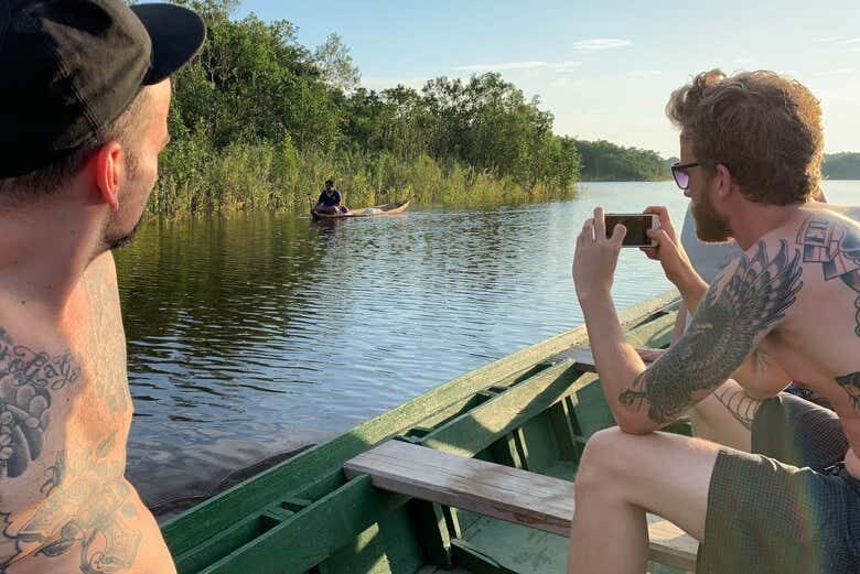 Desvende os mistérios da Floresta Amazônica com um passeio incrível de 12 horas!