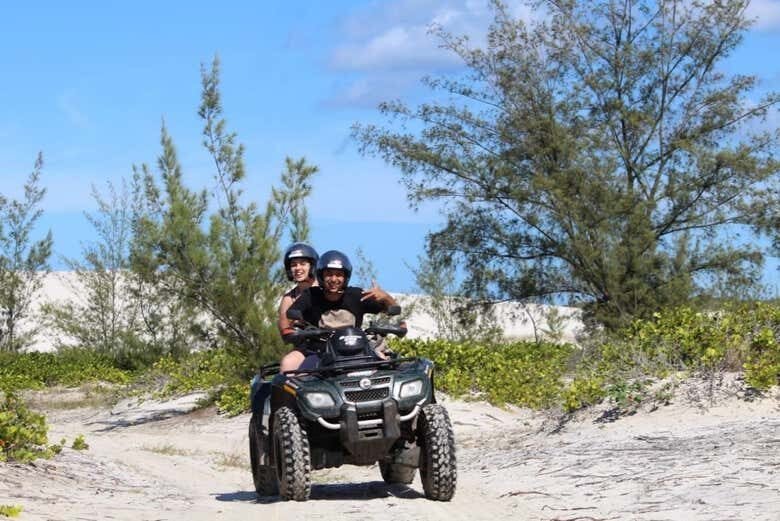 Explore os Encantos de Arraial do Cabo em um Tour de Quadriciclo!