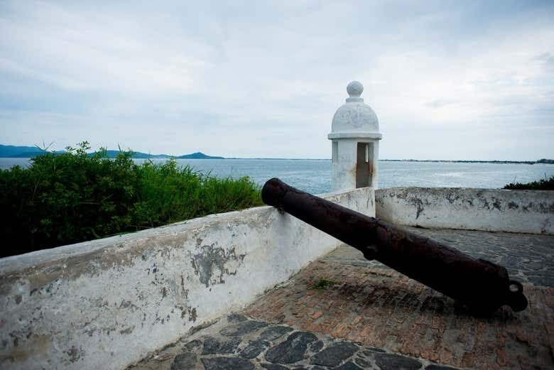 Descubra as Belezas de Cabo Frio em um Passeio de Traineira Inesquecível!