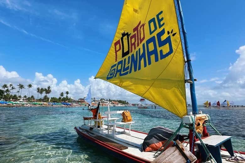 Passeio de Jangada em Porto de Galinhas: Explore as Belezas Naturais!
