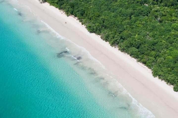 Explore As Maravilhas da Ilha Anchieta: Passeio de Lancha Inesquecível!