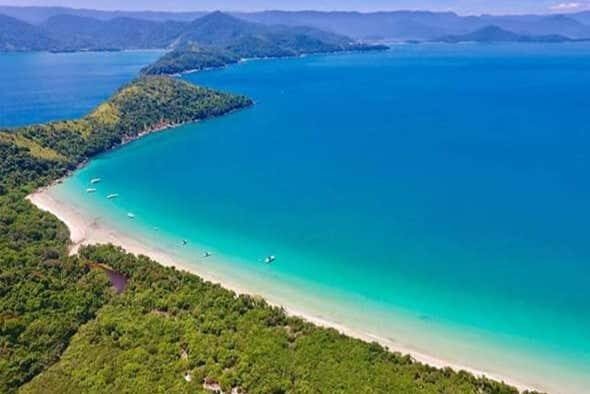 Explore As Maravilhas da Ilha Anchieta: Passeio de Lancha Inesquecível!