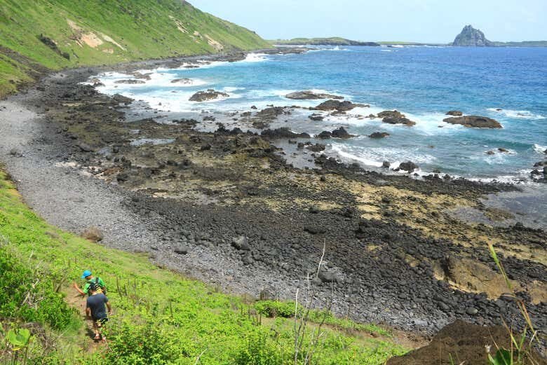 Trilha dos Mirantes de Pedra Alta e Pontinha com Piscinas Naturais – Explore o Paraíso de Fernando de Noronha!