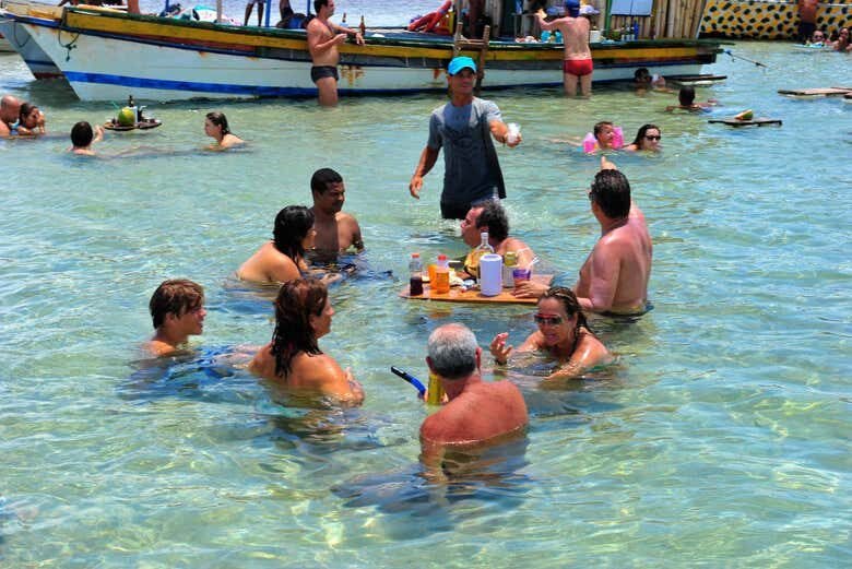 Tour de Lancha pelo Arquipélago de Cairu: Aventuras nas Piscinas Naturais e Praias Paradisíacas!
