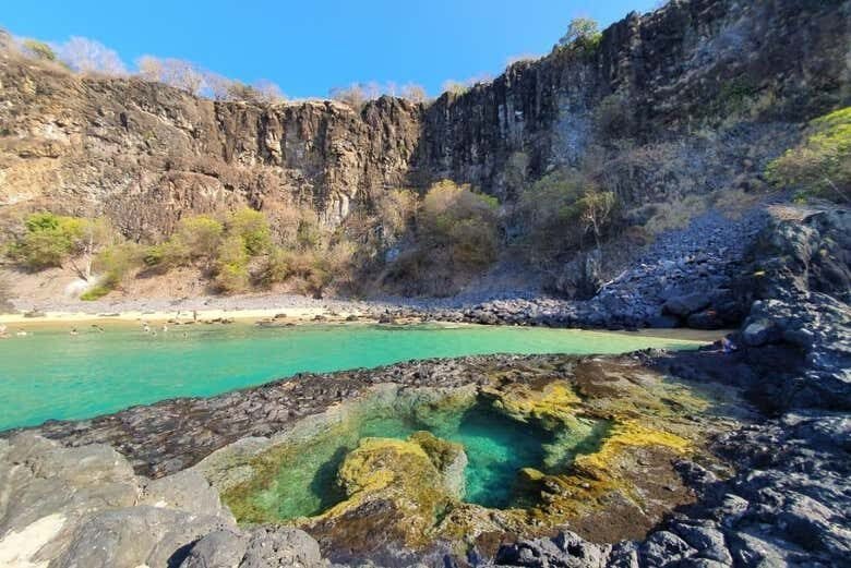 Descubra as Praias Paradisíacas de Fernando de Noronha com a Trilha da Costa Esmeralda!