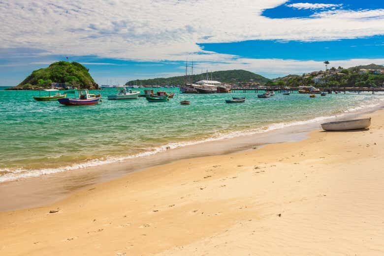 Explore as Praias Paradisíacas de Búzios com o Trem Turístico!