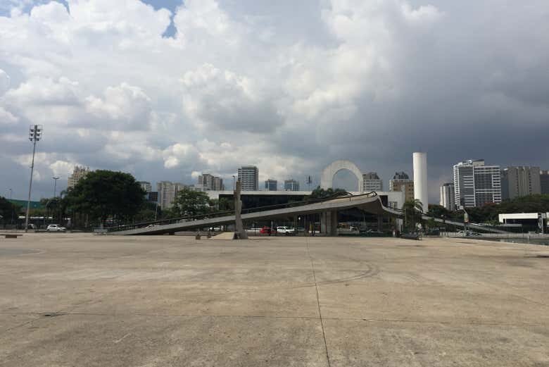 Descubra a Barra Funda: História e Arquitetura em São Paulo!