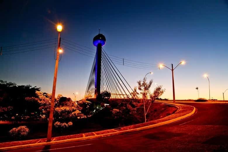 Explore Teresina Iluminada: Tour Noturno Imperdível!