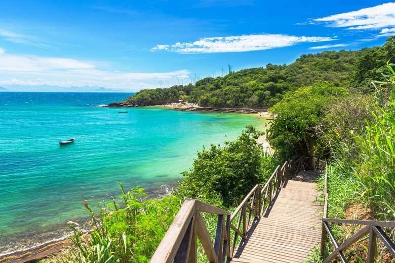 Traslado Confortável de Ilha Grande a Búzios: Relaxe Rumo à Beleza Costeira do RJ!