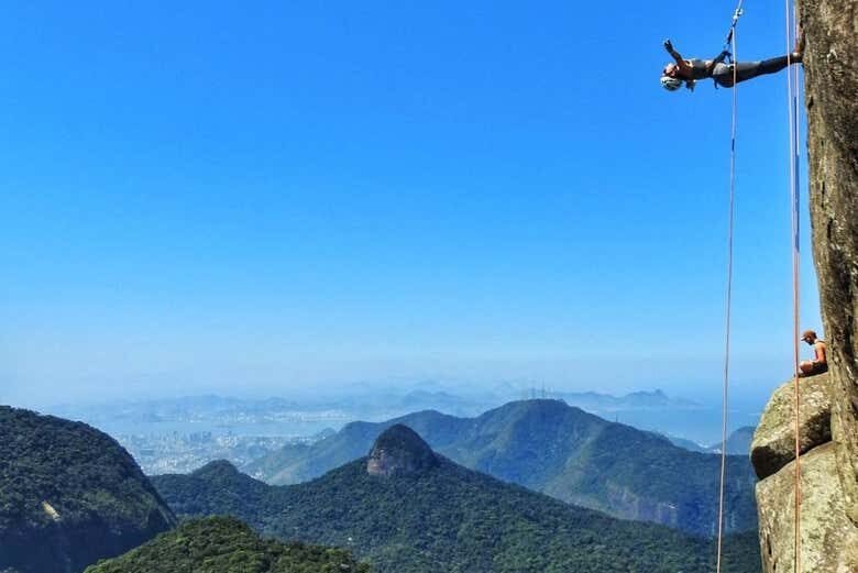 Aventura Radical: Trilha e Rapel no Bico do Papagaio!