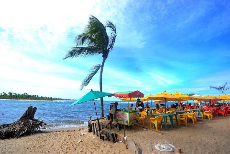 Tour de Lancha pelo Arquipélago de Cairu: Aventuras nas Piscinas Naturais e Praias Paradisíacas!