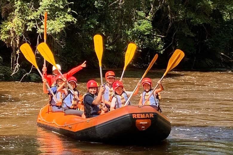 Aventure-se nas Águas do Rio Turvo: Rafting em Família no Meio da Natureza!