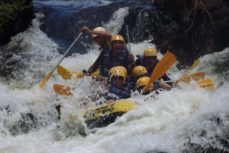 Aventuras em Águas Bravas: Rafting no Rio de Contas!