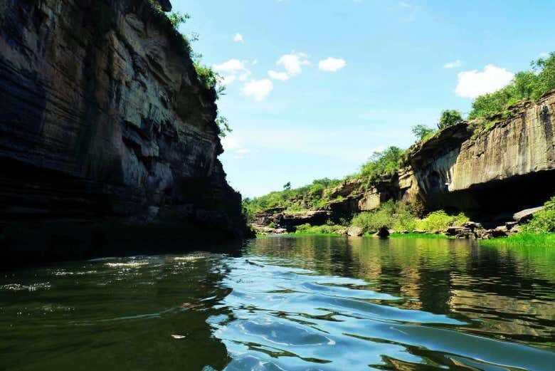 Excursão à Pedra do Castelo e Cânion do Rio Poti: Uma Viagem pela História e Natureza!