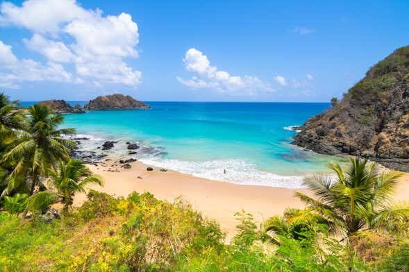 Descubra as Praias Paradisíacas de Fernando de Noronha com a Trilha da Costa Esmeralda!